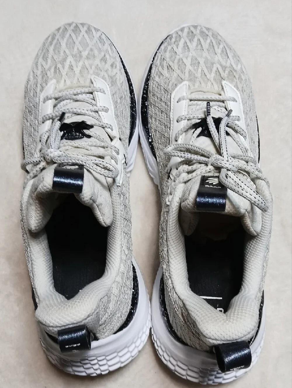 Under Armour Men's Off White and Black Athletic Shoes Size 17